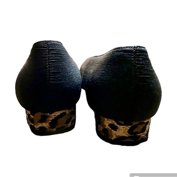 ANNIE, WOMENS FLAT SHOES. BLACK WITH ANIMAL PRINT TOE & 1/2” HEEL. USED, SIZE 8M - Picture 4 of 6